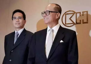 96岁李嘉诚罕见现身，穿蓝色防护服，到医院动手做实验