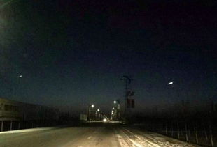 网友拍摄到的不明飞行物动态画面