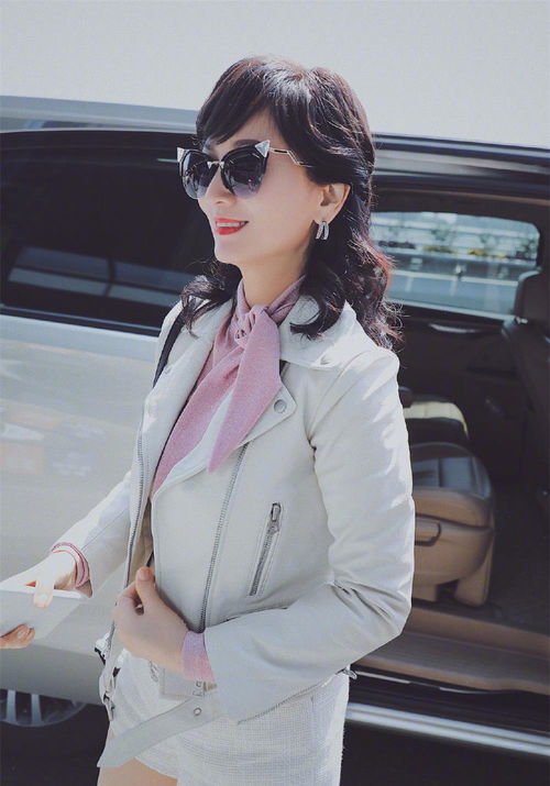 奶奶穿着那件红色外套去了天堂