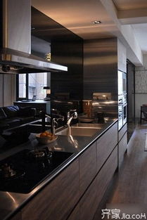 家庭厨房制作青梅酒场景