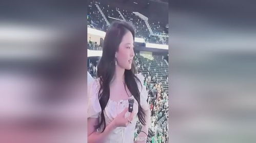 宁芙在幕后接受采访