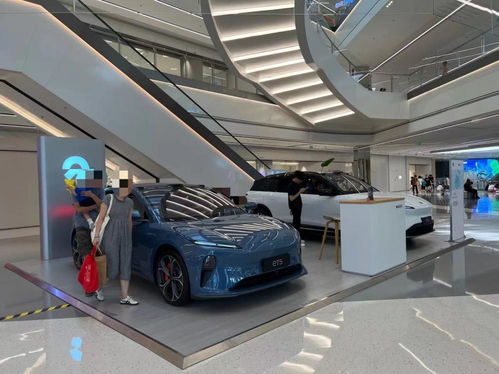 蔚来ET5停放在展台现场图