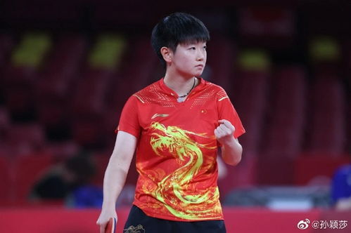 孙颖莎在摄影棚内摆拍时尚大片