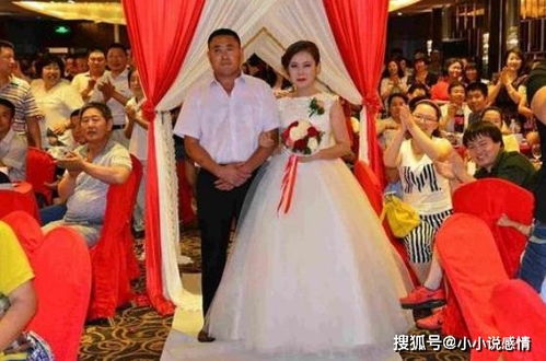 新疆婚礼中新娘与奶奶深情相拥