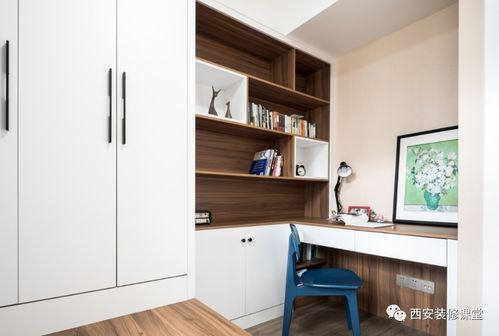 简约书桌与整齐衣柜布局图