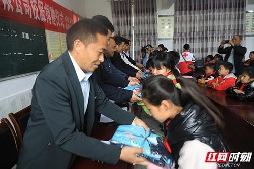 副县长拉拢6名公职人员组建&ldquo;七兄弟吃喝圈&rdquo;，长期接受打牌掼蛋保姆式服务，令人震惊！