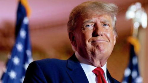 特朗普在演讲中神情严肃