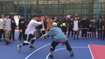 街头篮球比赛现场球迷围观<p>4月28日，在一场路人王篮球揭幕战上，主办方巧妙地将电影元素融入其中。球员们身穿定制版“雷霆特攻队”球衣登场，现场大屏幕播放了电影预告片，甚至还有演员助阵。</p><p>这场活动不仅吸引了大量篮球迷，也让不少漫威粉丝前来打卡。街头单挑的热血氛围与电影中的战斗场面相得益彰，点燃了每个人不服输的心。</p><p>我个人觉得，这种跨界合作非常成功。它不仅扩大了电影的影响力，也让普通观众有了更多参与感。</p><br><div style='background-color: #fff3cd; padding: 20px; border-radius: 8px; border: 1px solid #ffeeba;'><p style='color: #856404;'><strong>总结一下：</strong>《雷霆特攻队*》不仅仅是一部电影，它更像是一个信号——预示着漫威宇宙将迎来一次重大变革。无论你是忠实粉丝还是路人观众，都不容错过这次银幕盛宴。</p></div>                        </p>
                        <!-- E 正文 -->
                    </div>

                    <!-- S 付费阅读 -->
<!-- E 付费阅读 -->


                    <!-- S 点赞 -->
<div class=