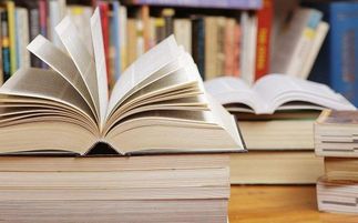 笔记本上写着‘勇敢写作’的字样