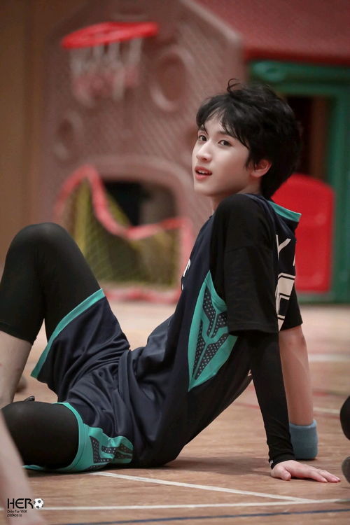 严浩翔回应演唱会受伤事件，粉丝心疼：舞台背后的故事