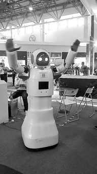 一台多功能服务机器人正在打扫地面