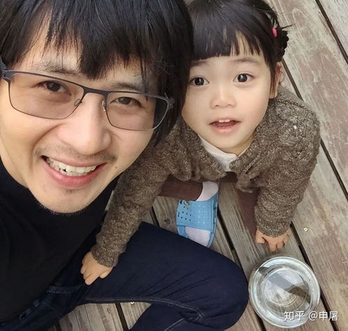 李嘉格晒出女儿可爱日常