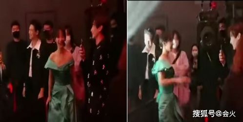 观众在手机上看视频时露出失望表情