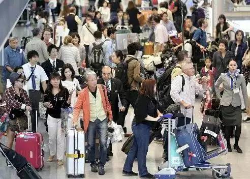 五一返程高峰实录：我在高铁站亲历的“人潮汹涌”与温暖瞬间