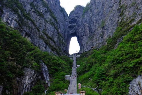 张家界天门山灯光秀与彩虹天梯