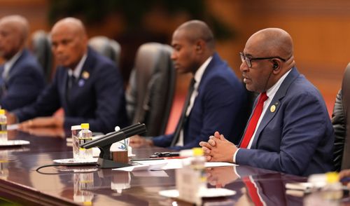 多国领导人齐聚一堂讨论贸易问题