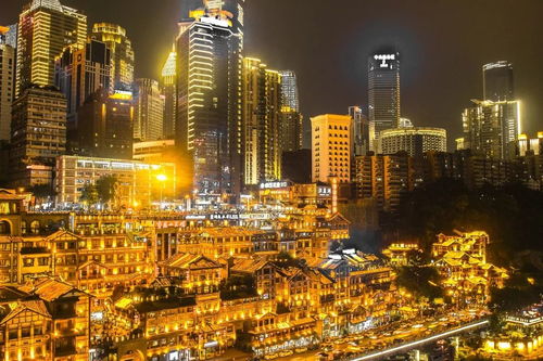 重庆洪崖洞夏日夜晚灯光璀璨的街景