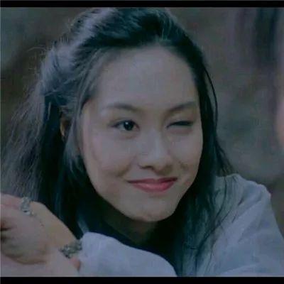 电影海报展示至尊宝与紫霞共舞场景