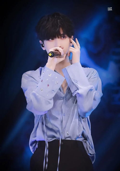 严浩翔粉丝在医院门口守候