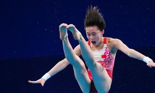 全红婵尝试冰壶运动