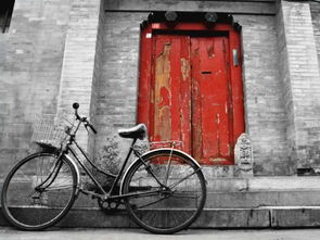 祥子背着虎妞走过老北京胡同