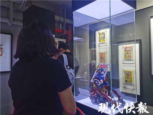 游客在博物馆内拍照打卡