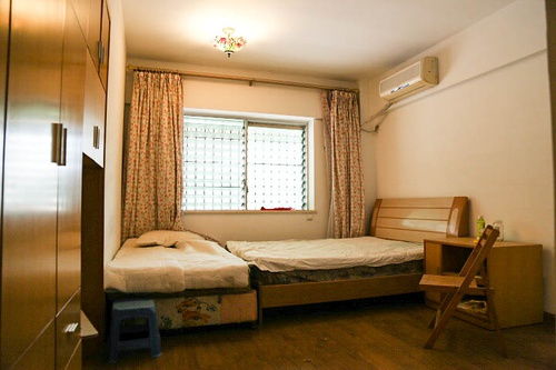 一个人在阳台看书<p>正如36kr上的一篇文章所说:“好好享受假期,可以帮助我们点燃对生活的激情,蓄积更持久稳固的心理能量。”</p>