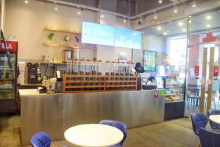 新茶饮品牌门店排队购买现场