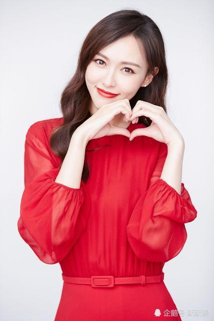 宁芙第一次公开亮相