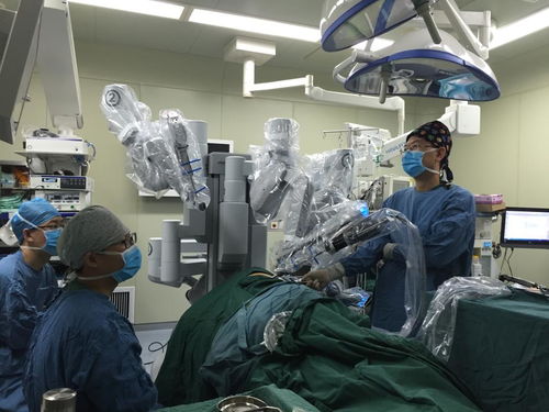 微创图迈腔镜手术机器人配备力反馈系统进行精细操作