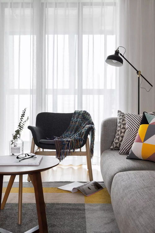 一个人在家沙发上的慵懒状态<p>休息永远不是指单一的某种方式,而是一个让你获得更好状态的代名词。</p>