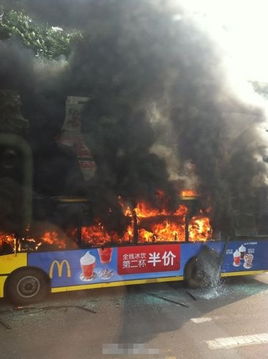 消防员扑灭燃气火灾后的现场