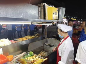 街头小吃摊主使用燃气炉具