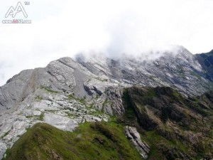 六旬夫妻五一徒步滇中第一高峰雪岭火峰，失联妻子遗体已找到｜户外安全再引深思
