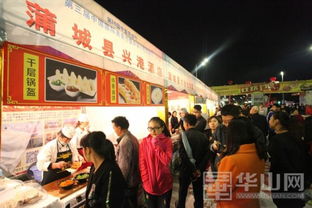 灵隐寺门口游客排队购买食品场景