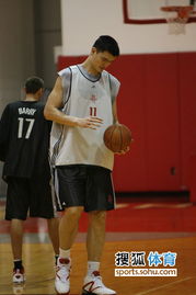 赵心童低头思考比赛