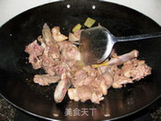 一碗热辣的江西酸笋焖鸭