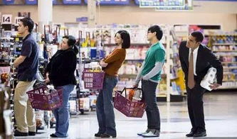 胖东来顾客排队结账现场照片