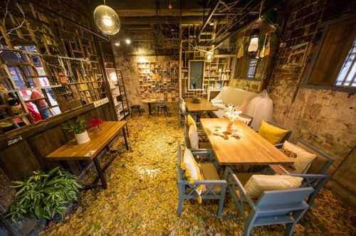 空荡的乡村咖啡馆内部