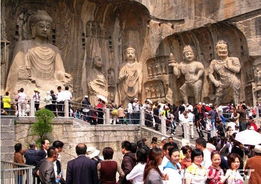 河南五一假期游客熙熙攘攘