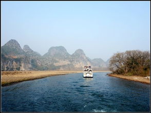 漓江景区游客乘船游览