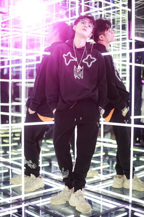 檀健次压轴演唱现场图<br><br><p>全场数万人自发打开手机闪光灯，汇成一片星海。檀健次的声音穿透夜空，每一个音符都像是在诉说一个故事。很多人在这一刻热泪盈眶，纷纷在社交平台上发文：“这是我听过最动人的一次现场！”</p><br><p>这场演唱会不仅让我们看到了檀健次作为歌手的专业与用心，更让我们感受到了他对音乐和粉丝的真诚。正如一位网友在抖音评论区所说：“看完视频就已经热血沸腾，现场一定更震撼！”</p><br><p>如果你还没看过这场演唱会，强烈推荐去感受一下，相信你也会被这个舞台所征服。</p>                        </p>
                        <!-- E 正文 -->
                    </div>

                    <!-- S 付费阅读 -->
<!-- E 付费阅读 -->


                    <!-- S 点赞 -->
<div class=