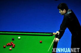 丁俊晖在比赛中沉思