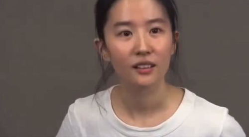 王昊手持长剑眼神坚毅