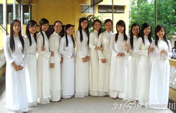 越南新娘阮氏芳在上海机场准备登机的照片