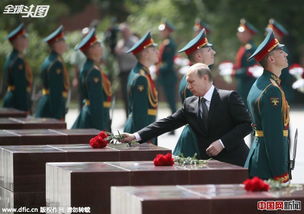 普京向无名烈士墓献花