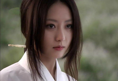 IU在《超异能族》中饰演的角色特写<br>