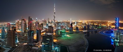 夜幕下的城市灯光与热闹街头