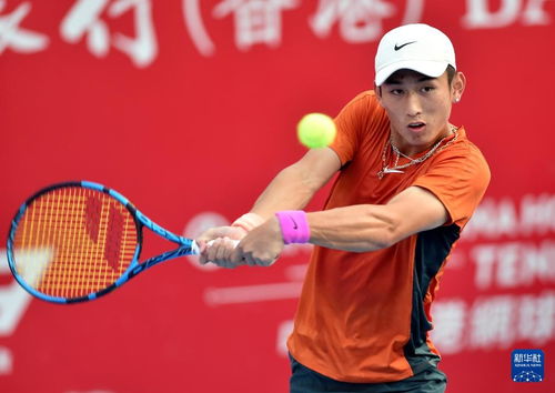 商竣程在比赛中回球