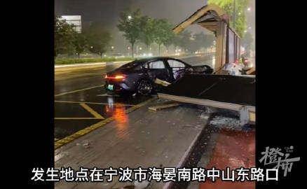 西安公交站台车祸引热议，警方通报真相曝光！